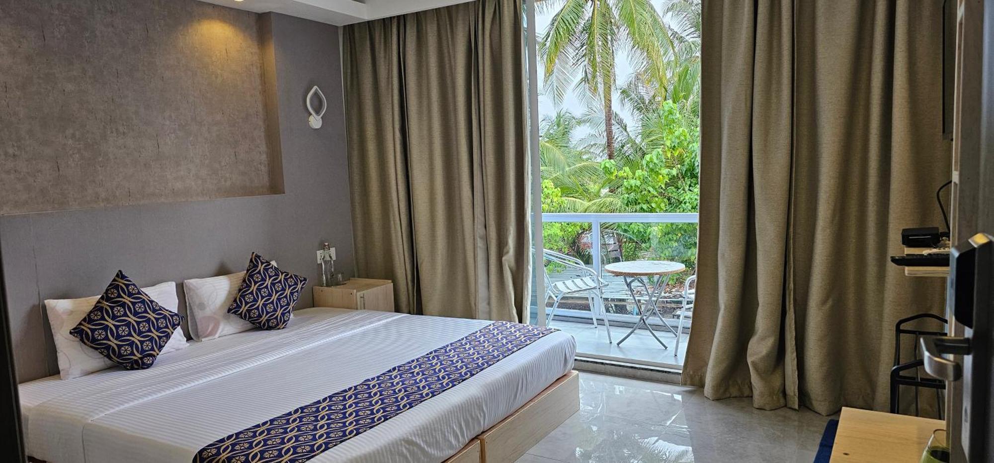 Arora View Hotel Maafushi Exterior photo
